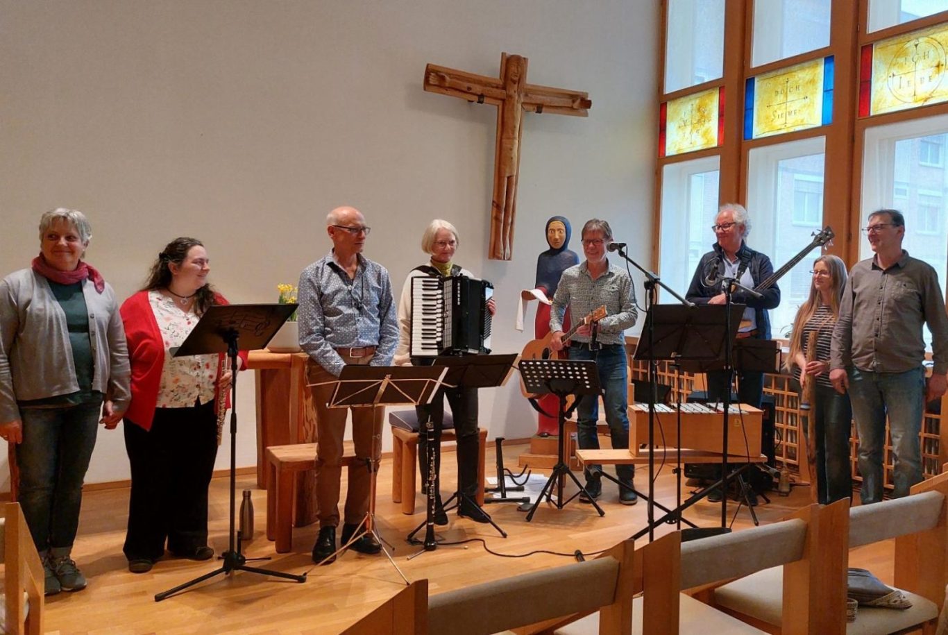 Band MiKaPeLA & Tim beim Konzert in der Kapelle im Klinikum Memmingen