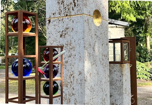 Plan des neuen Grabfelds mit Stelen, Namenskugeln und Bank