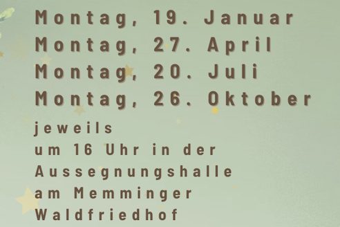 Brennende weiße Kerzen funkeln in Gläsern und geben Licht im Dunkeln